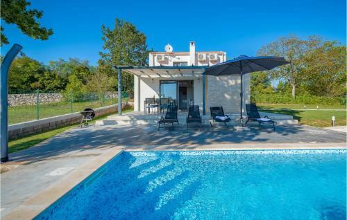 Two-bedroom Holiday Home In Parizi