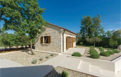 Three-bedroom Holiday Home In Porec
