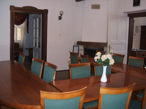 Villa T?serd? Kast�ly �d�l?