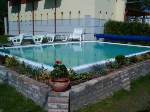 Apartment In Balatonmariaf�rdo 19493
