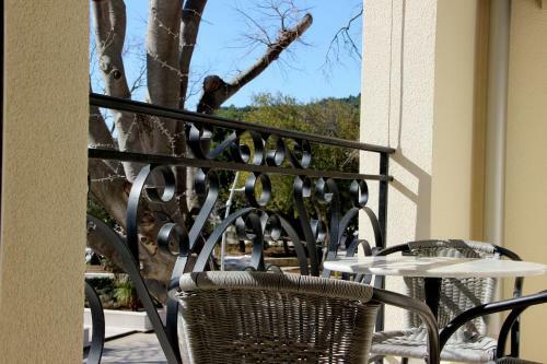 Vasiliki Seaside Apartments