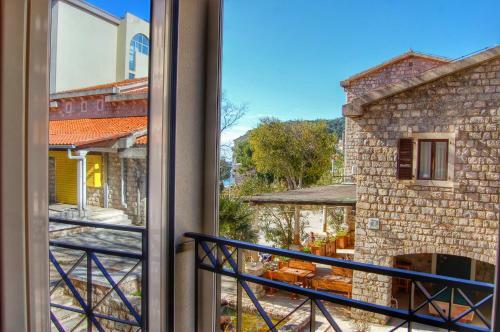 Vasiliki Seaside Apartments