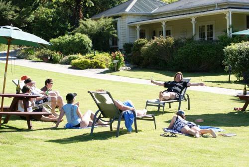 Mahana Lodge Boutique Bed & Breakfast