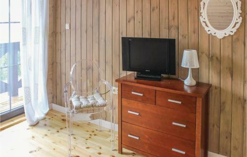 Three-bedroom Holiday Home In Kolczewo
