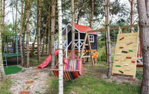 Three-bedroom Holiday Home In Kolczewo