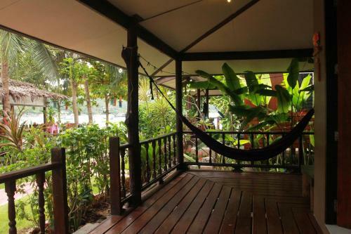 Hotel Longtail Beach Resort