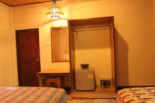 Hotel Longtail Beach Resort