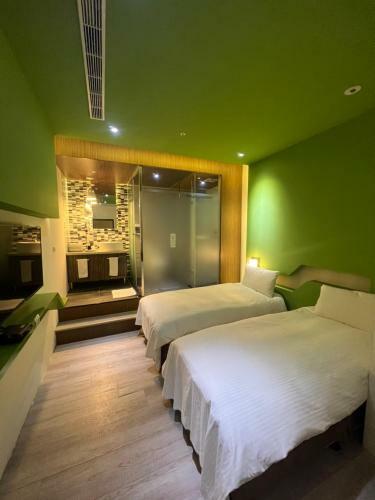 G11 Hotel