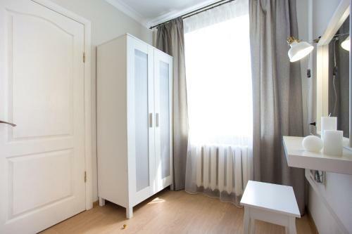 Apartment On Dekabristov 4
