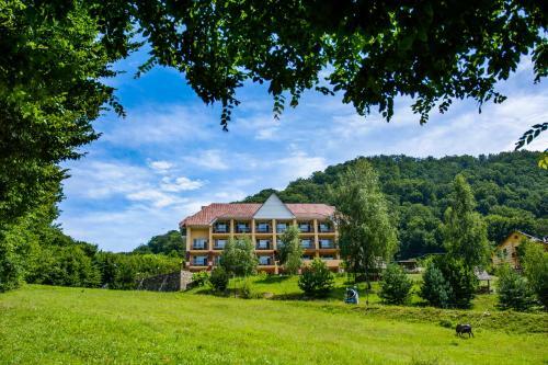 Erney Laz Hotel