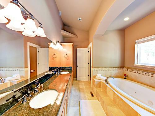 913 Lake Tahoe Blvd Home