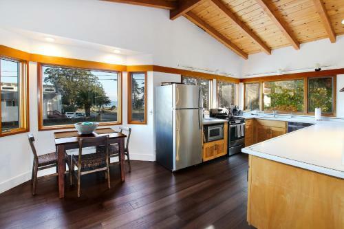 202 Pelton Ave Home