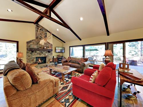 1857 High Meadow Trl Home