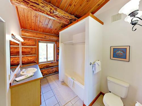 Six Bedroom 232 Northside Circle Home