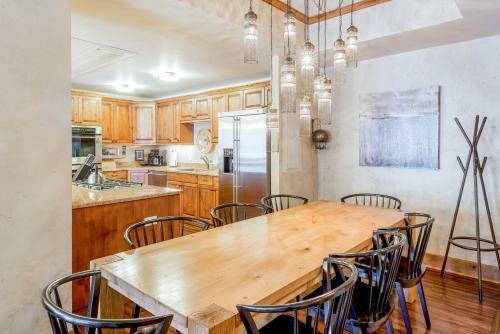 Apartamento 2525 Village Dr Highmark Condo