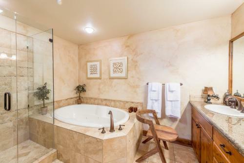 Apartamento 2525 Village Dr Highmark Condo