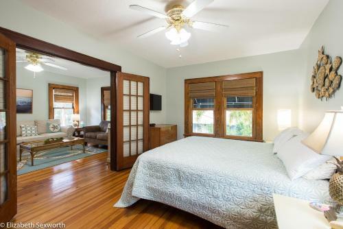 Spacious 1 Bedroom -the Sand Dollar Waterfront District