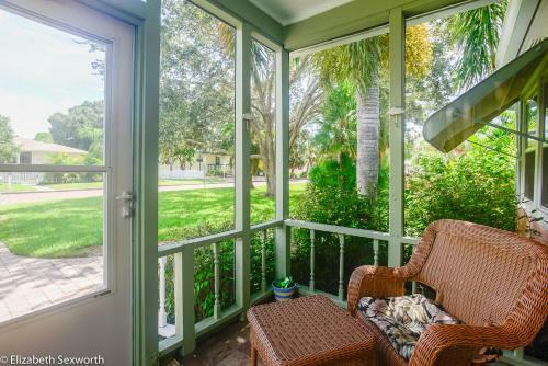 2 Bedroom - Palm Cottage Pets Waterfront District
