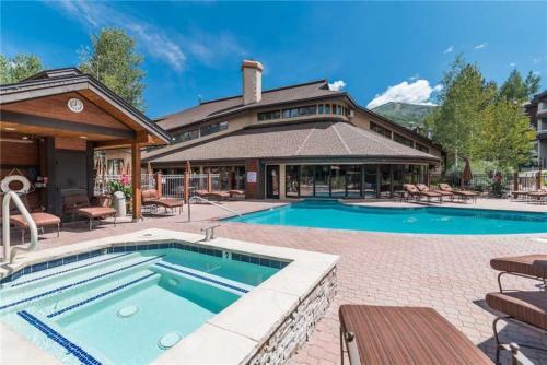 2305 Timberline Lodge, Trappeur's Crossing