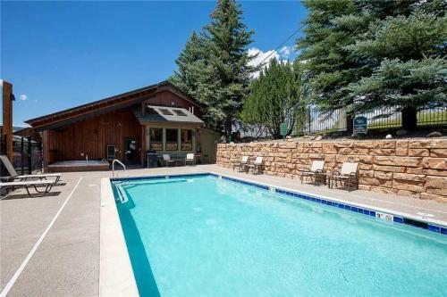 West Condominiums - W3301