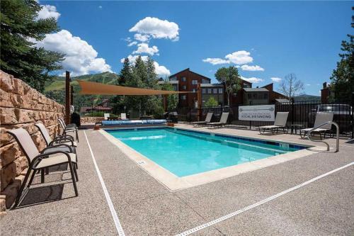 West Condominiums - W3301