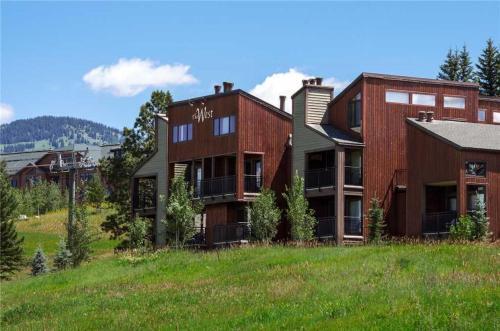 West Condominiums - W3301