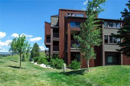 West Condominiums - W3301