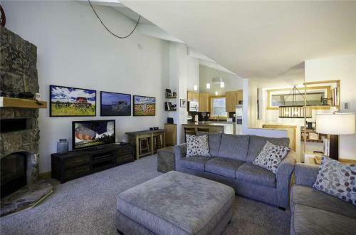 West Condominiums - W3536