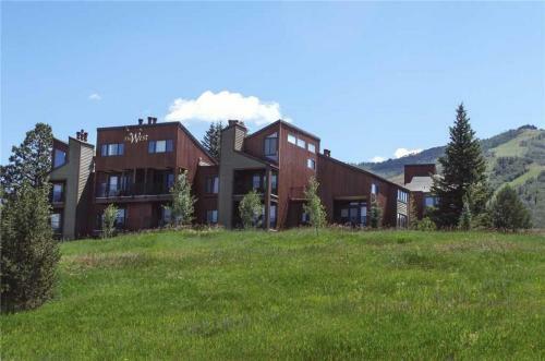 West Condominiums - W3224