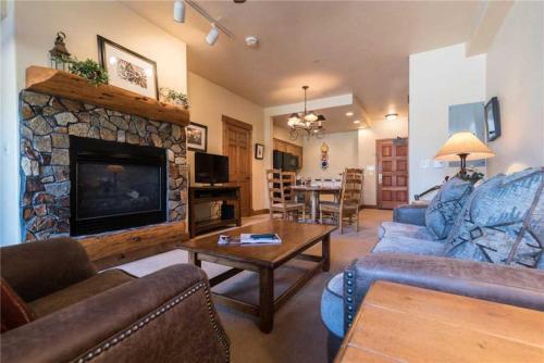 2110 Timberline Lodge, Trappeur's Crossing