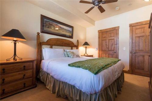 2110 Timberline Lodge, Trappeur's Crossing