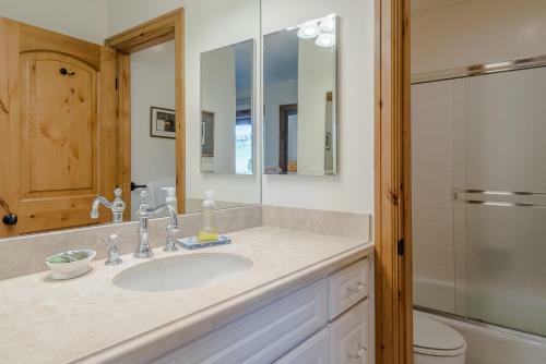 Custom Designed Ridge, On Golf Course With Elkhorn Amenities