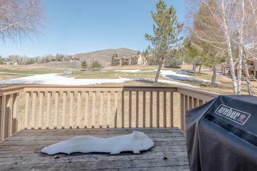 Custom Designed Ridge, On Golf Course With Elkhorn Amenities