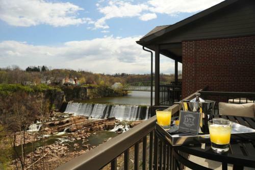 Diamond Mills Hotel & Tavern