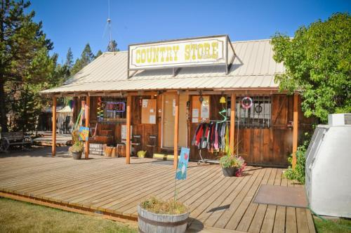 Bend-sunriver Camping Resort 24 Ft. Yurt 16