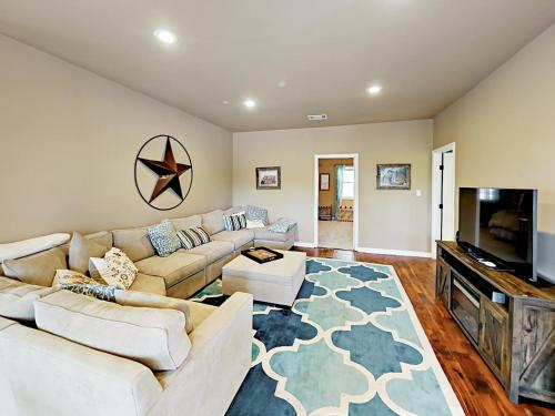 20001 Hamilton Pool Road Home