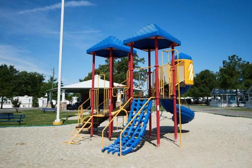Grey's Point Camp Cottage 7
