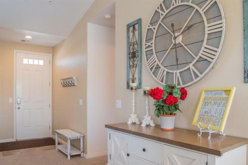 1714 Lp Elevator Access, Pack N` Play, High Chair, Stroller, Games, Pool Views And More