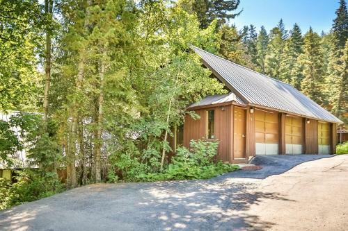 35 St Moritz Terrace Cabin