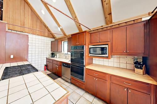 35 St Moritz Terrace Cabin