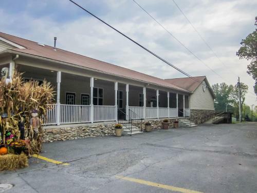 Appalachian Camping Resort Cottage 5