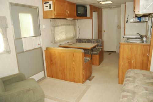 Crescent Bar Camping Resort Studio Cabin 2