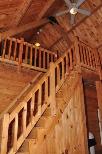 Tranquil Timbers Deluxe Cabin 5