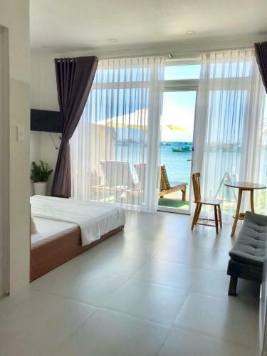 Larina Beach House