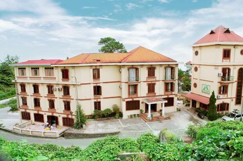 Hotel Kh�ch S?n C�y Th�ng