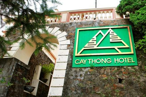 Hotel Kh�ch S?n C�y Th�ng
