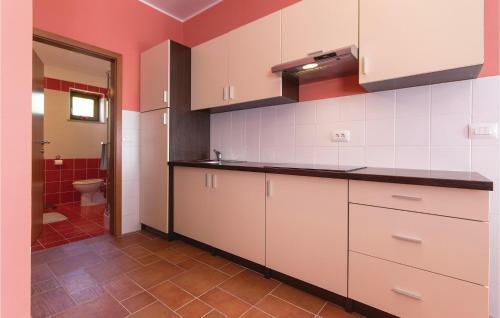 Five-bedroom Holiday Home In Gracisce