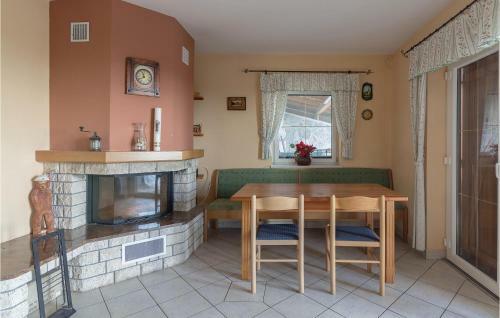 Three-bedroom Holiday Home In Store
