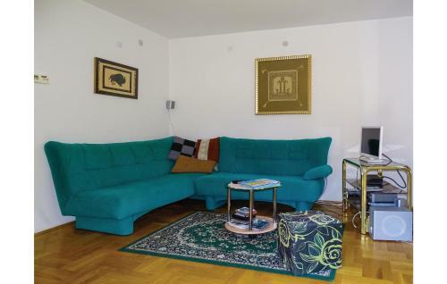 Three-bedroom Holiday Home In Nova Vas