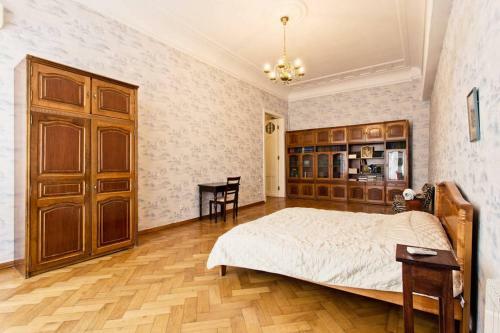5 Room Apartment